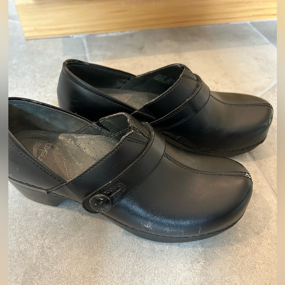 Black Danskos